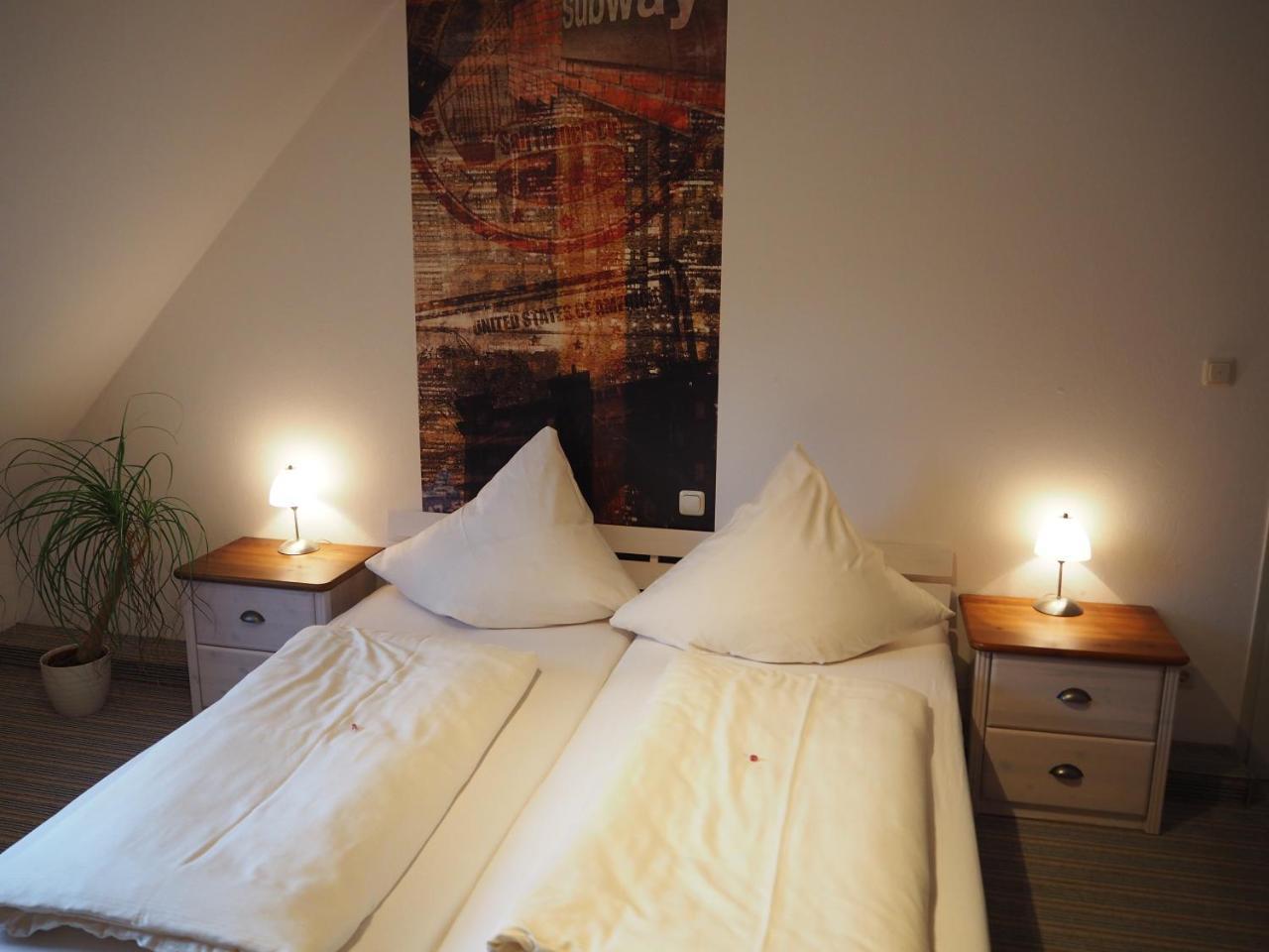 Hotel Paga - Parkgaststaette à Ehrenburg Extérieur photo